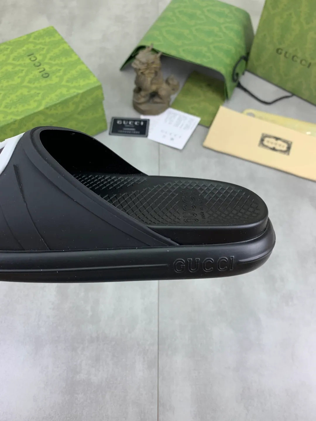Men's Men's Shoes 💰P300💰[New Style] High Version 🎁🎁🎁 GUCCI New Year of the Snake casual slippers, original official website, perfect workmanship, transmitting a kind of noble luxury, sublimating its definition of luxury in Gucci's high-end extraordinary craftsmanship. Original Gucci double G combination outsole, code number: 35-46, complete package